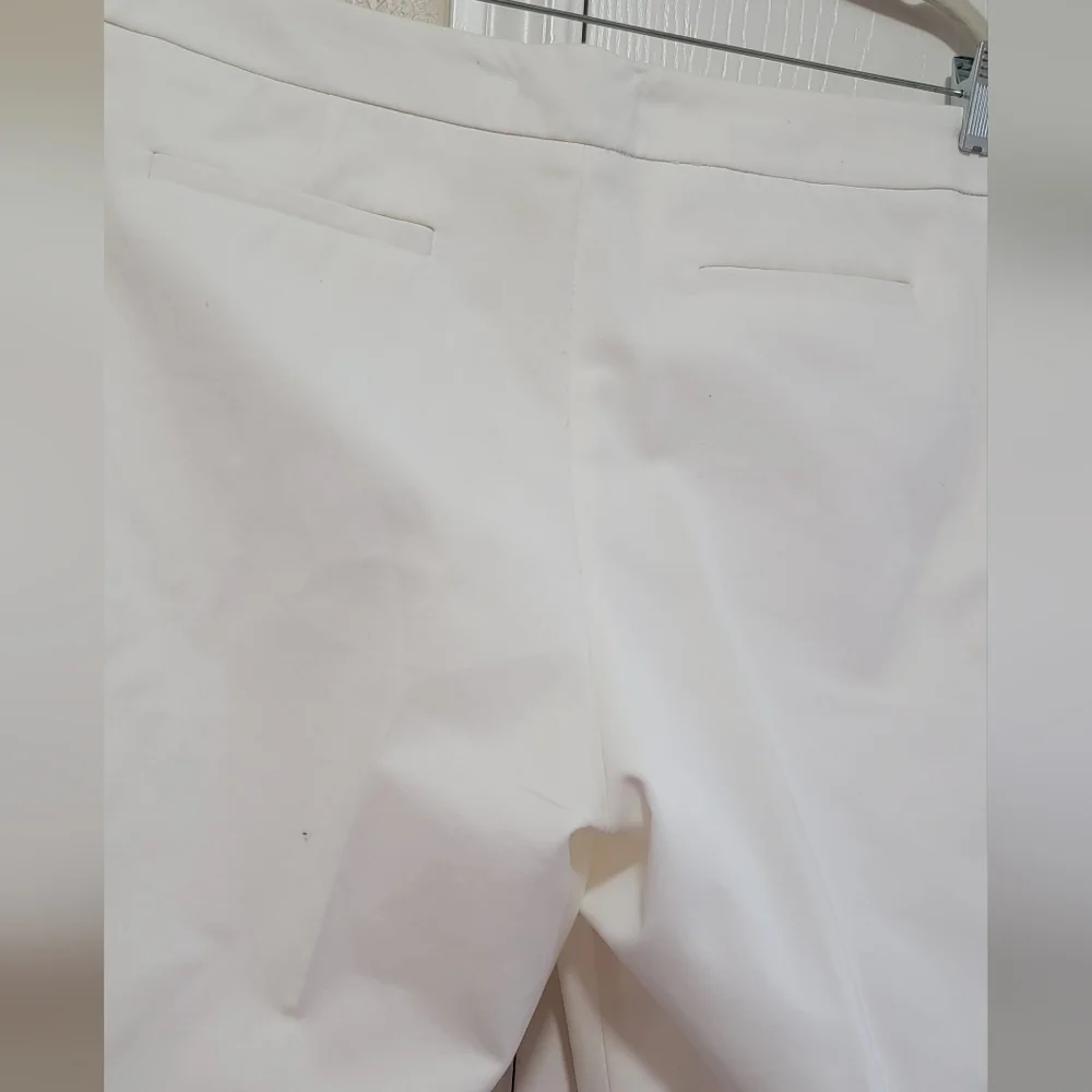 RAFAELLA WHITE BERMUDA SHORTS - Picture 6 of 9